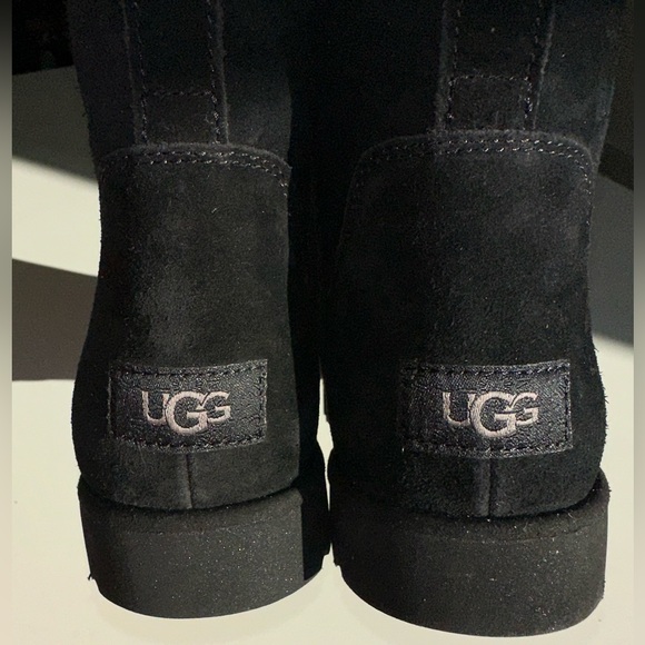 UGG- Cory II Bootie {women’s 10} - Picture 7 of 8
